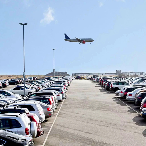 автостоянка рядом с аэропортом для легковых автомобилей