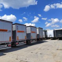 Стоянка грузовых автомобилей, фур, прицепов